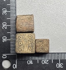 Ancient Roman b0ne Gaming Dice Ca 1st – 3RD AD LOT OF 3