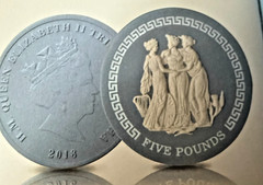 2018 Wedgwood Blue Jasperware 5 Pound Coin The Three Graces Ltd Ed 449 COA Box