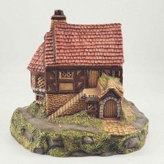 Vintage Hand Made ceramic Painted Cottage Home Decor David Winter (?)