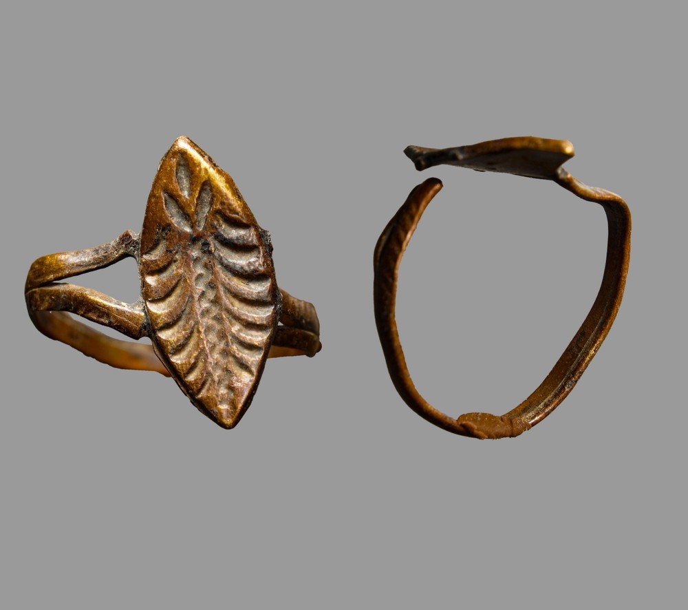 Ancient Viking / Kievan Rus Bronze Leaf Ring Size 7-8 Early Medieval Horizon