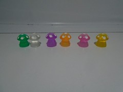 VINTAGE SET OF 6 MICRO MINIATURE GLASS MUSHROOMS .5″ FIGURES UNBRANDED (MF1478)