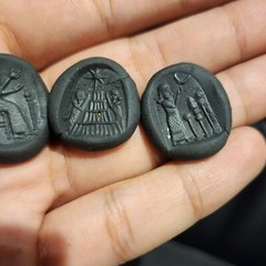 NEAR EASTERN BABYLON STONE AGATE GEM ENGRAVED STAMP DEPICTING KING SCENE 3 SIDE