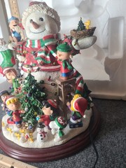 Danbury Mint Lighted The Peanuts Christmas Snowman Charlie Brown Snoopy