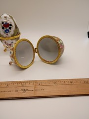 Vtg. Unbranded Handcraft Egg-Shaped Porcelain Footed Floral Trinket Box Lot Of 3