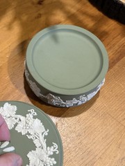 Vintage Wedgwood Sage Green Jasperware 5″ Round Finial Lid Trinket Jewelry Box