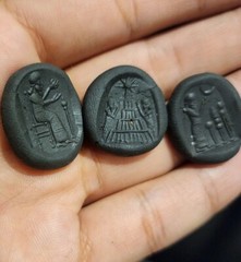 NEAR EASTERN BABYLON STONE AGATE GEM ENGRAVED STAMP DEPICTING KING SCENE 3 SIDE