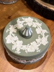 Vintage Wedgwood Sage Green Jasperware 5″ Round Finial Lid Trinket Jewelry Box