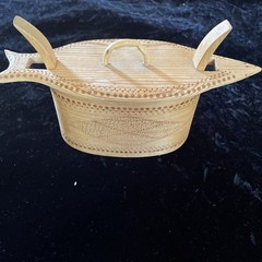 Vintage Norwegian Tine Box Wood Folk Art Scandinavian small 9×6 Signed UN 1987