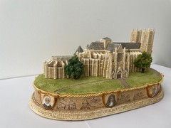 Lilliput Lane “Westminster Abbey” Britain’s Heritage – Code L2285 (2000) – Boxed
