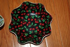 Mary Engelbreit Vintage Plastic Scalloped Edge Tostada Salad Chip Bowls SET OF 2