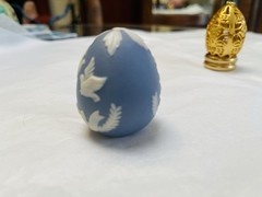 FRANKLIN MINT Egg Blue Parian-Style Porcelain 1988 Collectors Treasury Of Eggs