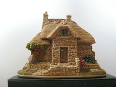 Lilliput Lane Cookery Nook Mint in its original box with a deed. L2939