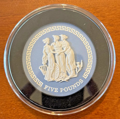 2018 Wedgwood Blue Jasperware 5 Pound Coin The Three Graces Ltd Ed 449 COA Box