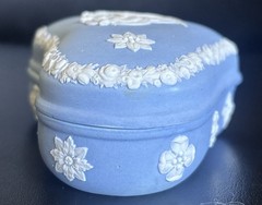 Wedgwood Jasperware heart-shaped trinket box