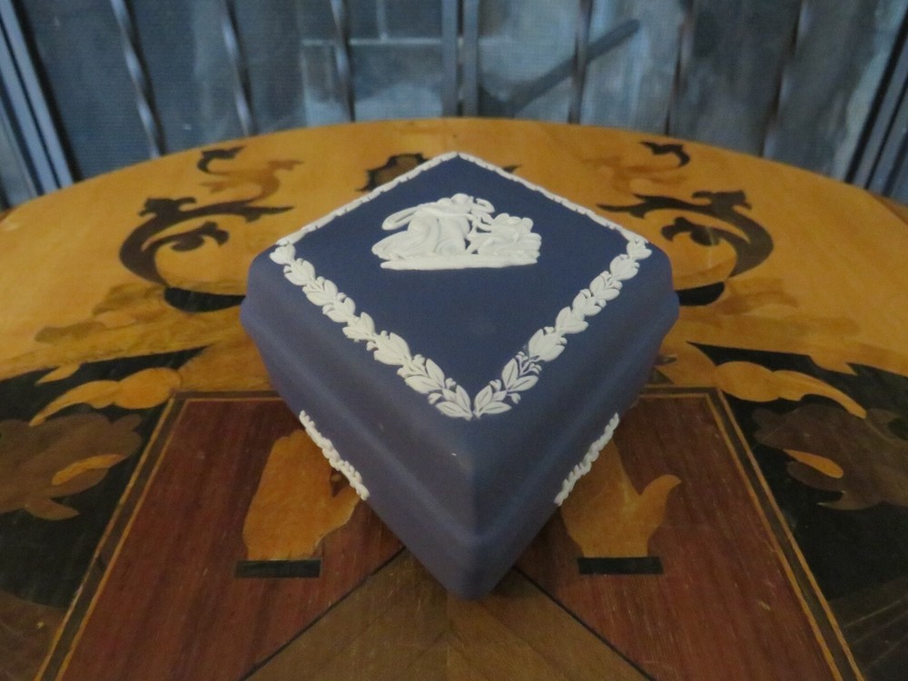 Wedgwood Portland Blue Jasper Ware Card Suit Diamonds Cupid Asleep Trinket Box