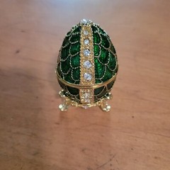 Stauer Green Enamel Rhinestone Egg & Necklace With Stand NEW IN BOX