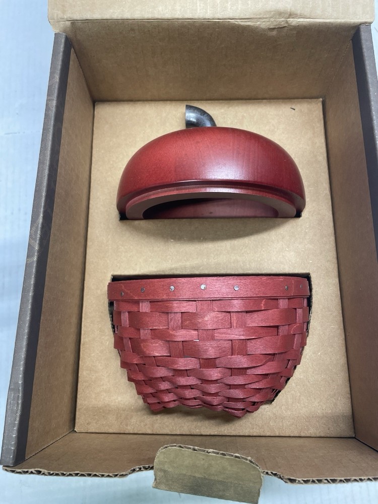 Longaberger 2007 Collectors Club RED APPLE Delicious BASKET Lid Protector New
