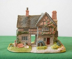 Lilliput Lane Junk and Disorderly. Mint in its original box with a deed.
