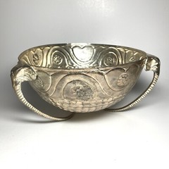 Taneez Pakistan Silver Tone Decorative Relief Elephant Head Tripod Stand Bowl 8″