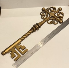 Vintage 1970 Golden KEY Wall Decor Sexton USA 19”