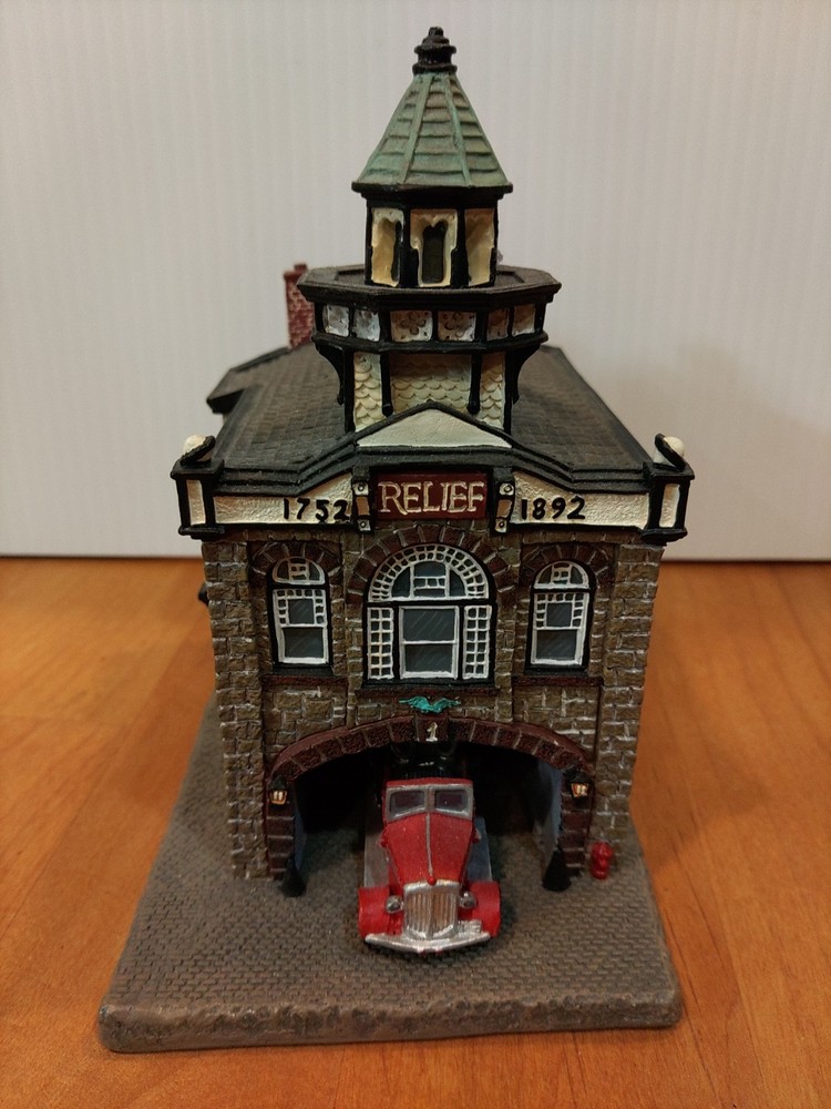 CLASSIC AMERICAN FIREHOUSES Danbury Mint Mount Holly New Jersey Fireman Gift