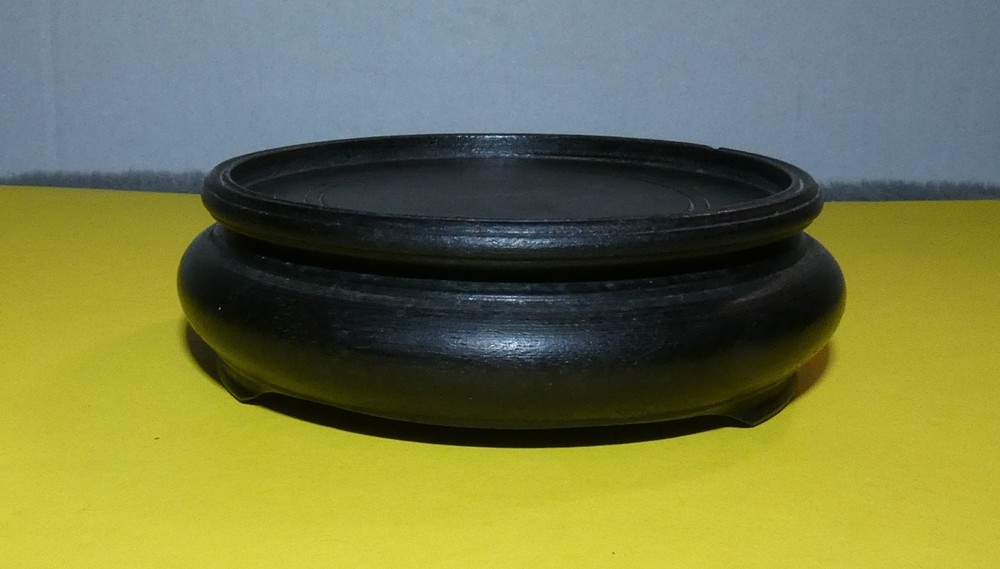 Display stand, 4.25″ diam, Chinese design, soft black, vintage wood, excellent