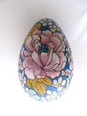 Vtg. Chinese Cloisonne EGG Multicolor Floral Enamel Chrysanthemum Decor.