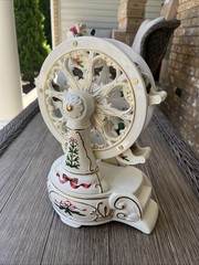 2001 Avon Vintage Porcelain Holiday Classic Wind Up Musical Ferris Wheel