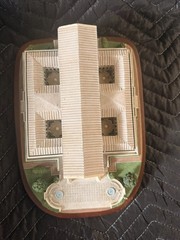 Danbury Mint The U.S. Supreme Court Deluxe Sculpture Washington D.C. Wood Base