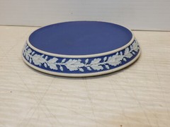 ANTIQUE WEDGWOOD DARK BLUE JASPER DIP TRIVET CA. 1860