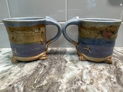 David Hendley Old Farmhouse 10 oz Pottery Mugs w/Feet, Signed HM/MC PO-VG++