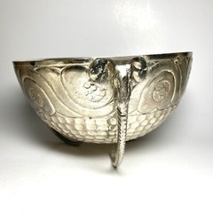 Taneez Pakistan Silver Tone Decorative Relief Elephant Head Tripod Stand Bowl 8″