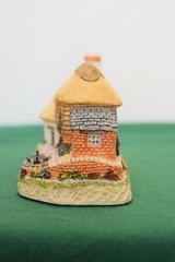 David Winter Birthstone Wishing Well December.