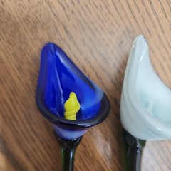 Art Glass Hand Blown Calla Lily Tulip, Yellow Teal Vase 13″ with flowers