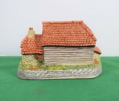 David Winter Cottages Harvest Barn Mint in original box with a COA.