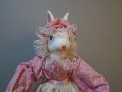 HANDMADE CERAMIC HEAD MOMMY RABBIT WITH 4 BABIES IN APRON 8” FIGURE UNBRANDED