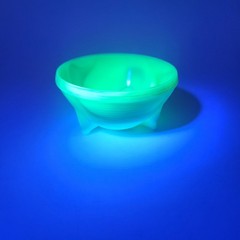 VTG 1940s Akro Agate Slag URANIUM Glows JADITE GREEN FOOTED DISC BOWL 3.5 DIAM