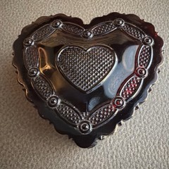 1876 Cape Cod Collection Avon Ruby Red Glass Heart Trinket Box