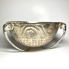 Taneez Pakistan Silver Tone Decorative Relief Elephant Head Tripod Stand Bowl 8″