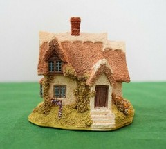 Lilliput Lane Cottages Ash Nook Mint in its original box with a deed.