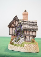 David Winter Cottages Inglenook Cottage Mint in its original box.