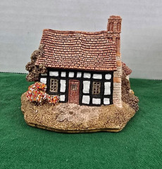 Lilliput Lane Five Ways Cottage. In excellent condition in original box.