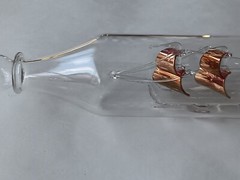 VTG MAYFLOWER GLASS WITH SMALL SHIP INSIDE A BOTTLE BRITAIN