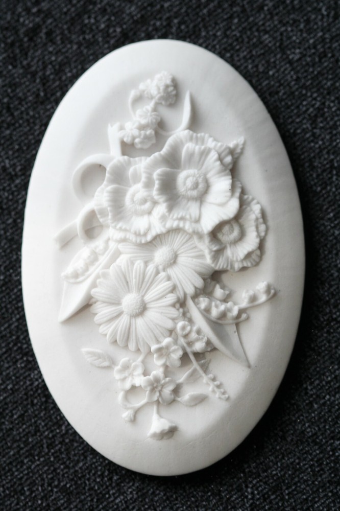 4 White Porcelain Parian Floral Bouquet Plaques 2 5/8″ x 1 3/4″ Jewelry Making