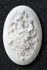 4 White Porcelain Parian Floral Bouquet Plaques 2 5/8″ x 1 3/4″ Jewelry Making