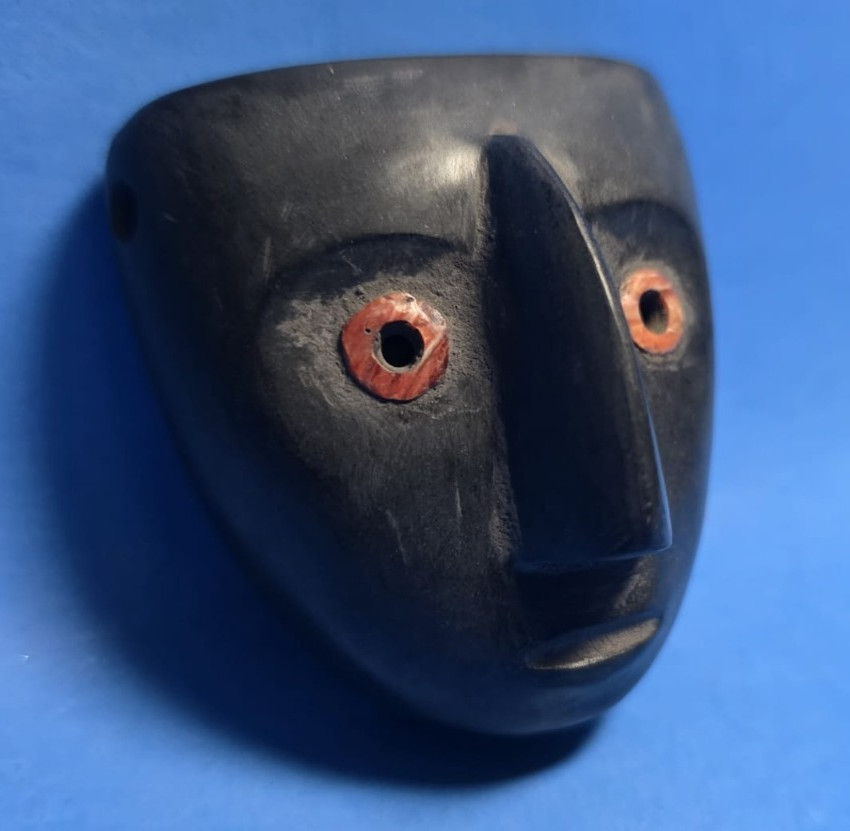 PRE-COLUMBIAN MIXTEC PYRITE STONE BIRD-FORM PENDANT 1200 AD-1500 AD