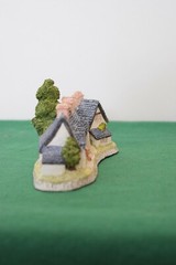 David Winter Craftmens Cottage In original box with a COA.