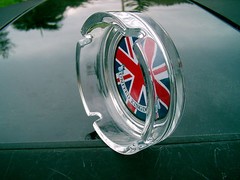 UNITED KINGDOM WITH FLAG DESIGN LOGO CLEAR GLASS ASHTRAY SOUVENIR