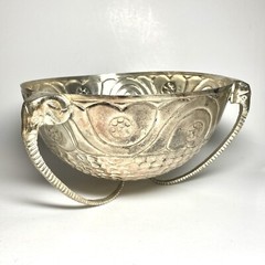 Taneez Pakistan Silver Tone Decorative Relief Elephant Head Tripod Stand Bowl 8″