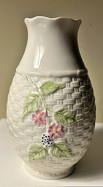 Irish Belleek “Summer Briar” Basketweave 7.5″ Tall Vase 1999 Black Mark Vintage